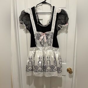 Spirit Black and White Lace Detail